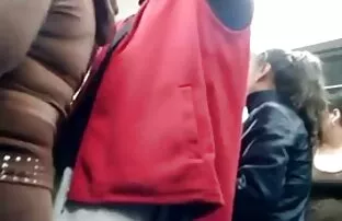 XXX 2人の女の子がおじいちゃんのコックにジャンプし、三人組で彼を性交 女性 下着 えろ