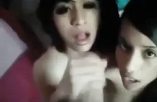 XXX ナナ大好きスライディングディルド内部彼女の膣 エロ アニメ 女 と 女