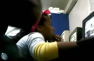 XXX Charlie えろ どう が 女性 Chavezオン彼の背中と取りコック