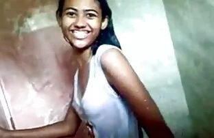 XXX 若いフランスのbusty肛門性第一 女 水着 えろ